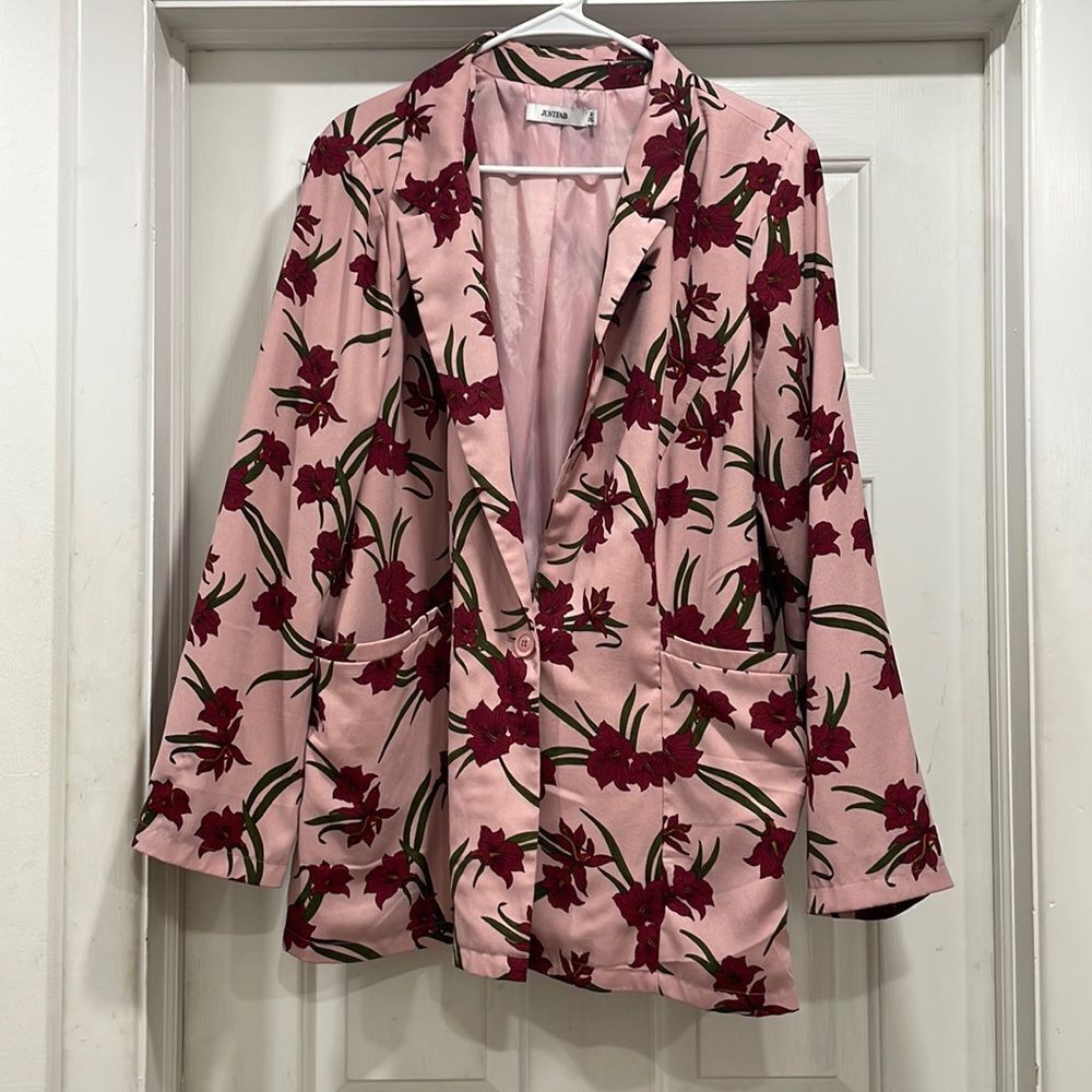 JustFab Single button floral blazer size 2X pink w/ floral pattern polyester